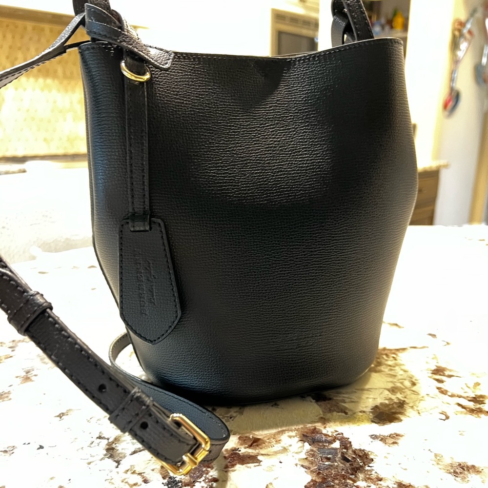 Burberry bucket Lorne black leather